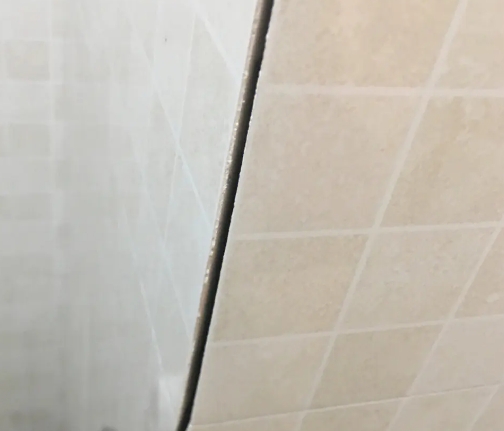 虎丘瓷砖空鼓维修公司分享阳台瓷砖脱落的修复过程可以分为以下几个步骤