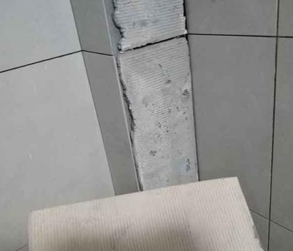 虎丘瓷砖空鼓维修公司分享下厨房瓷砖脱落的补救措施。